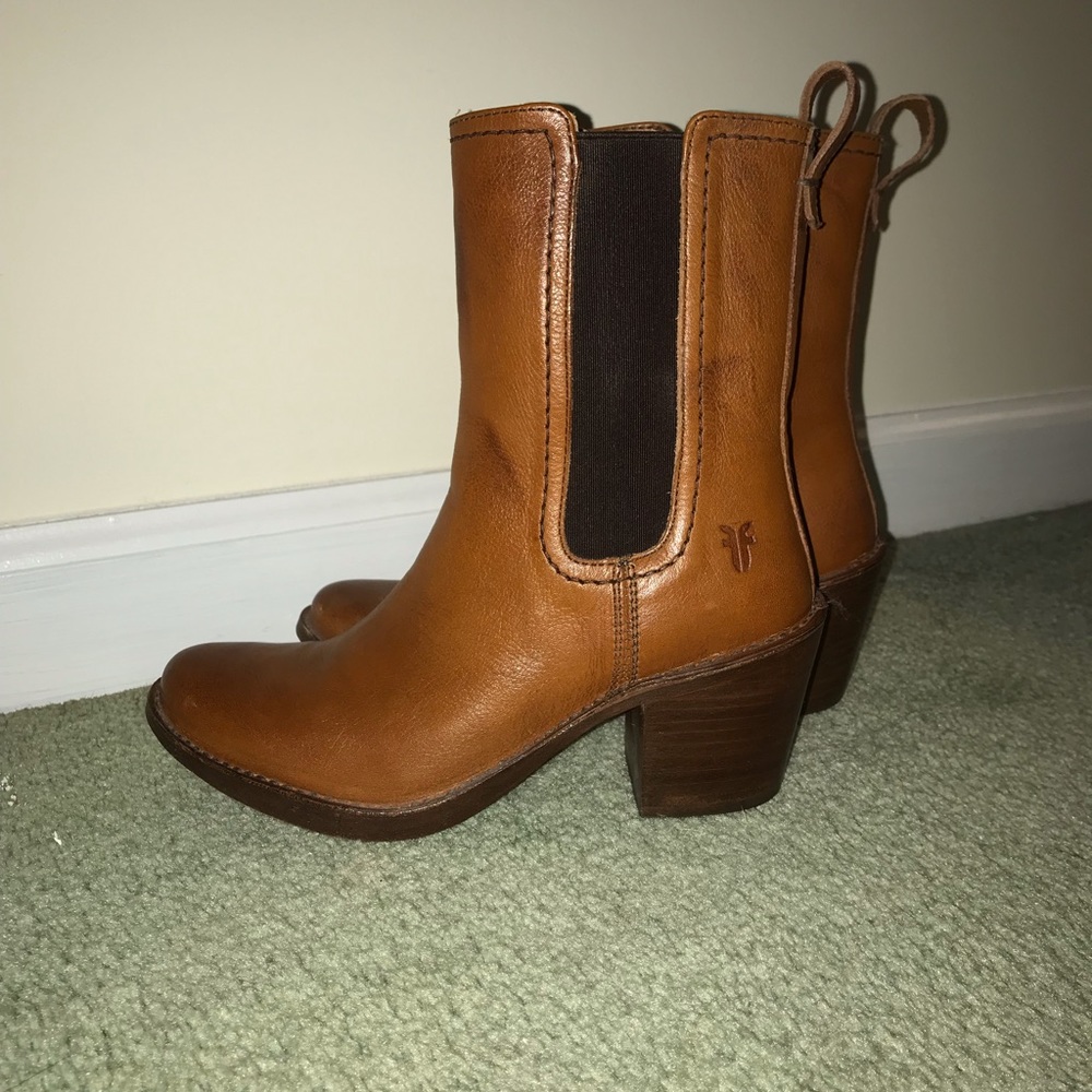 Frye 6 heeled boot. Super cute! Brown dress